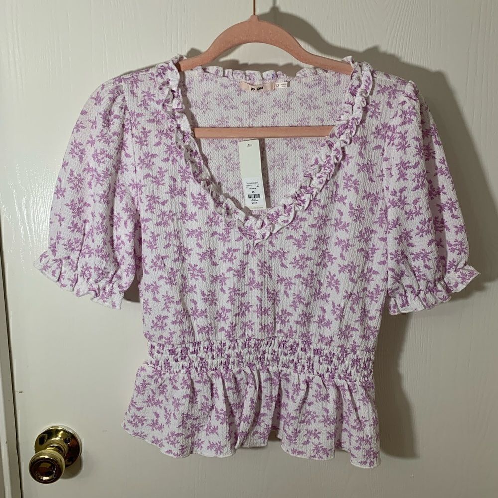Francesca’s NWT purple Andrea floral puff sleeve blouse Size XS